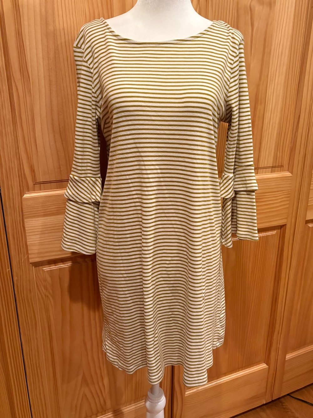 Gilli Striped Ruffle Bell Sleeve Shift
Mini Dress size S